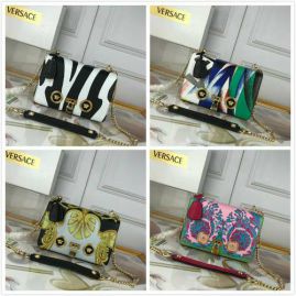 Picture of Versace Lady Handbags _SKUfw70337751fw